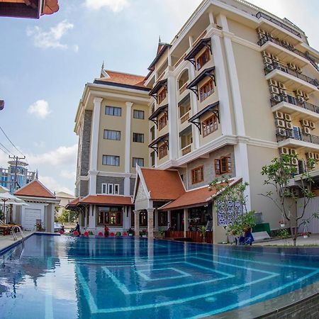 Kampong Thom Palace Hotel Exterior photo