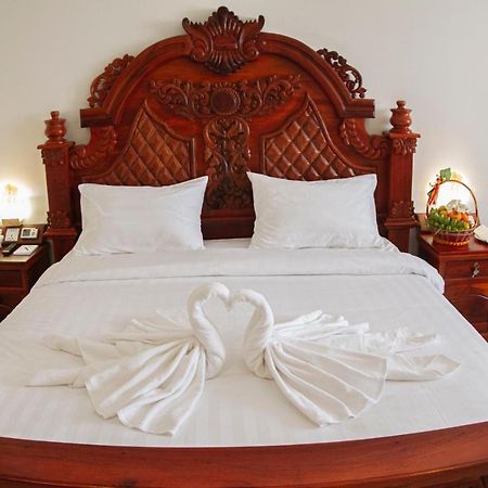 Kampong Thom Palace Hotel Exterior photo