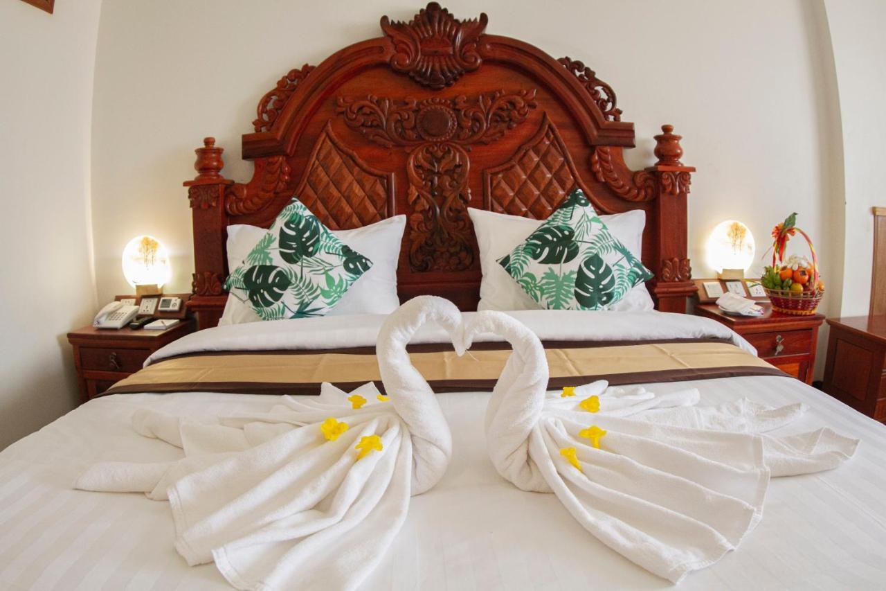 Kampong Thom Palace Hotel Exterior photo