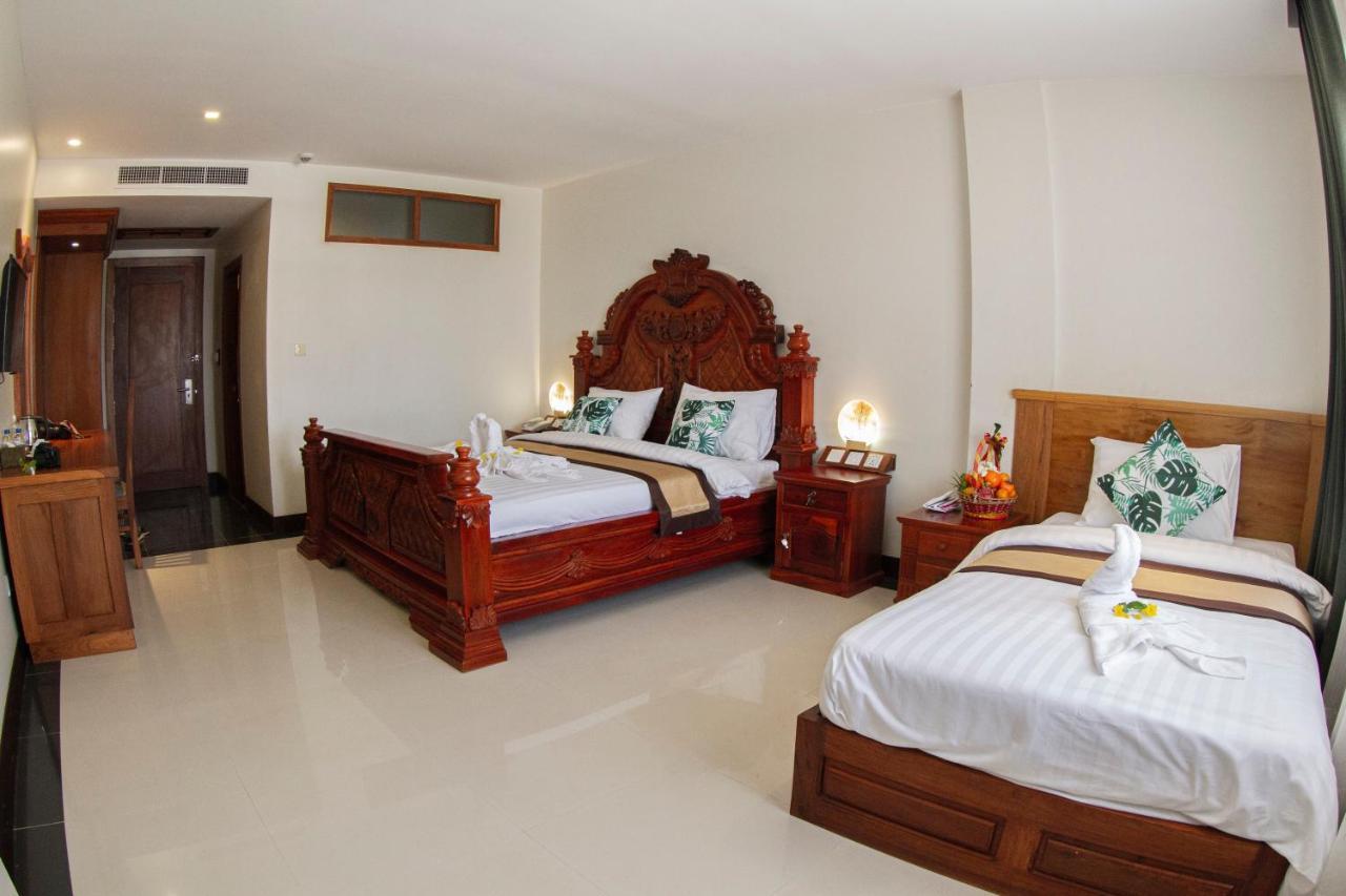 Kampong Thom Palace Hotel Exterior photo