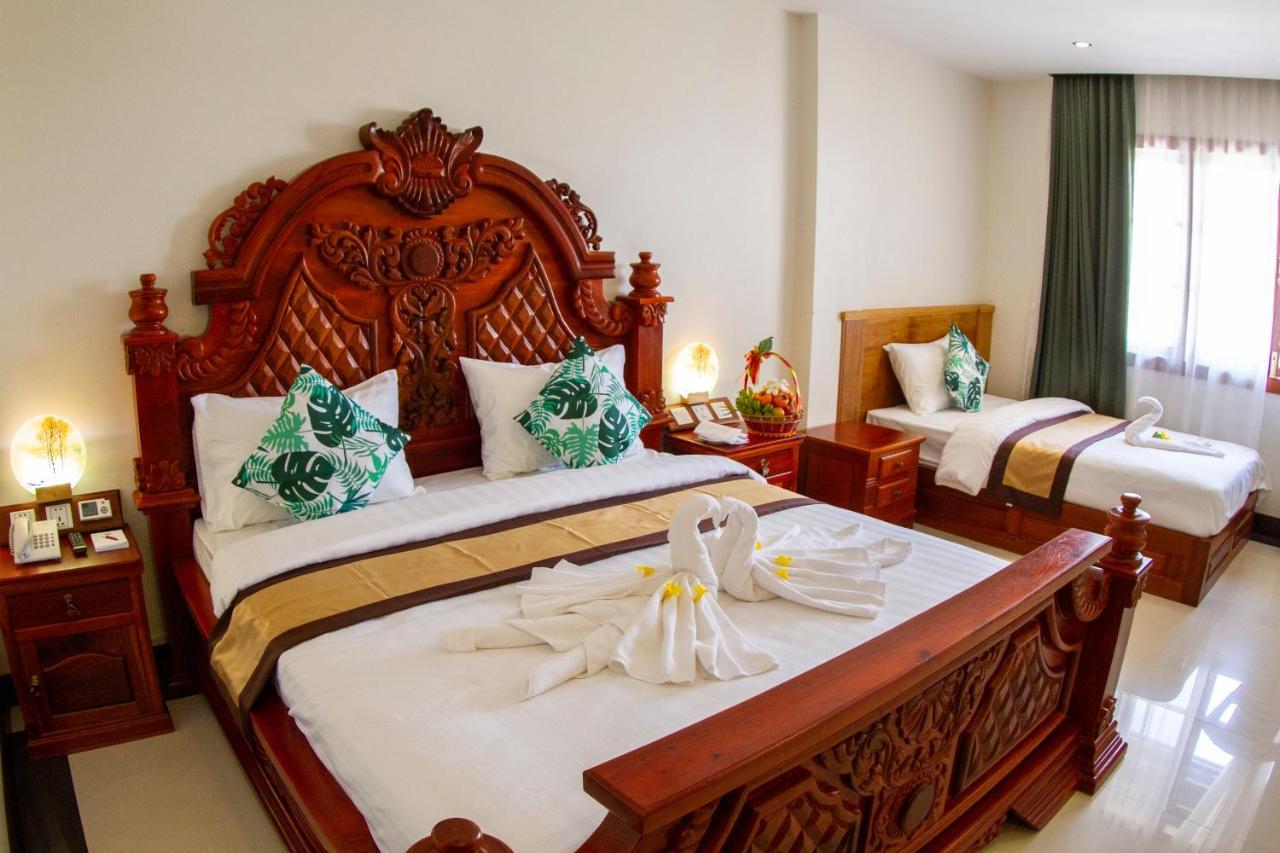 Kampong Thom Palace Hotel Exterior photo