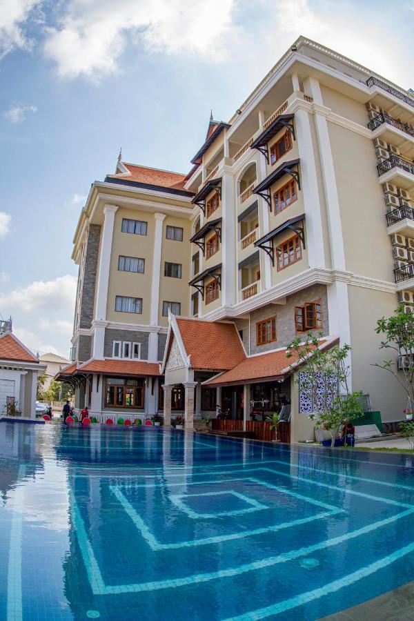Kampong Thom Palace Hotel Exterior photo