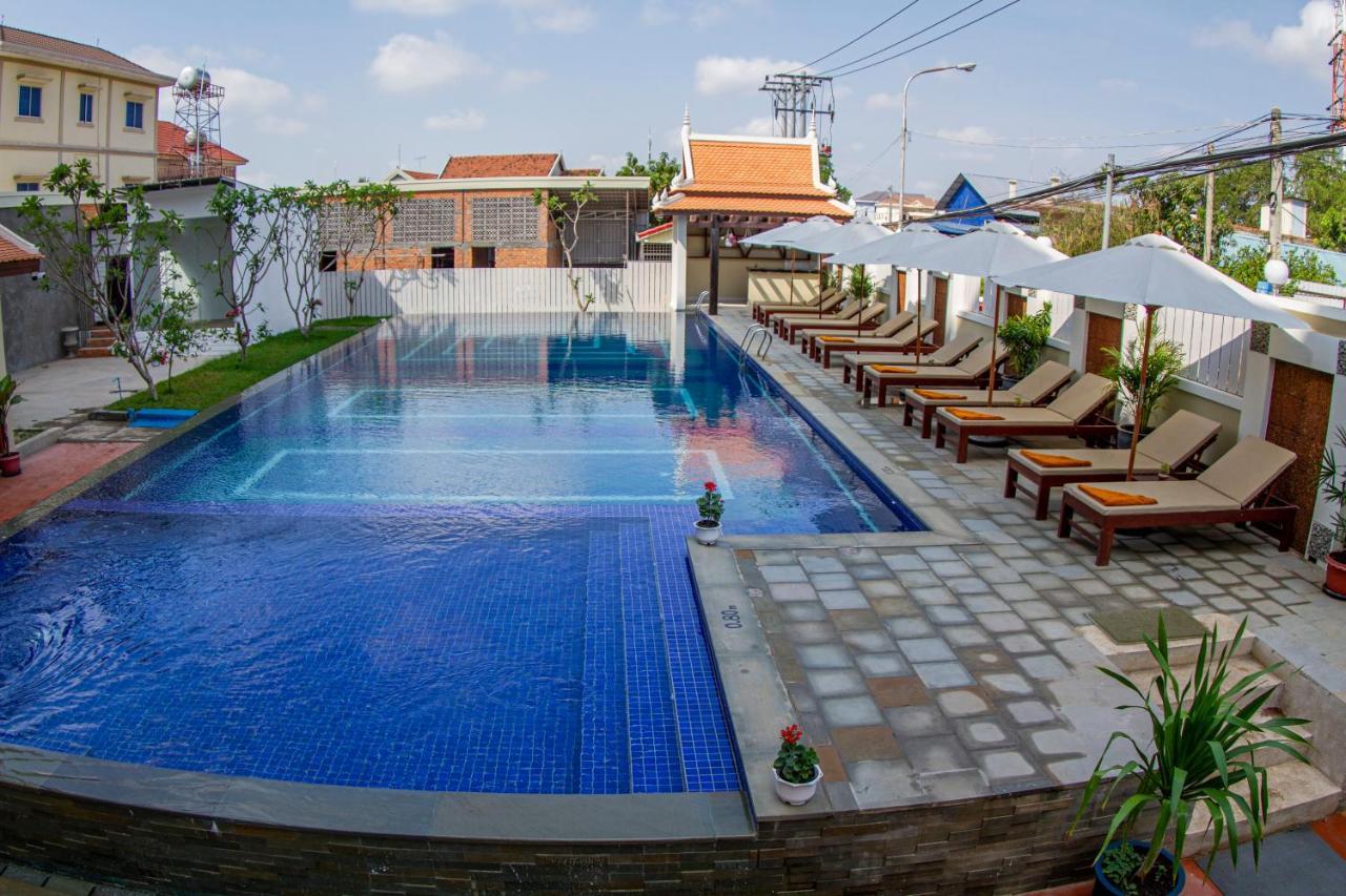 Kampong Thom Palace Hotel Exterior photo