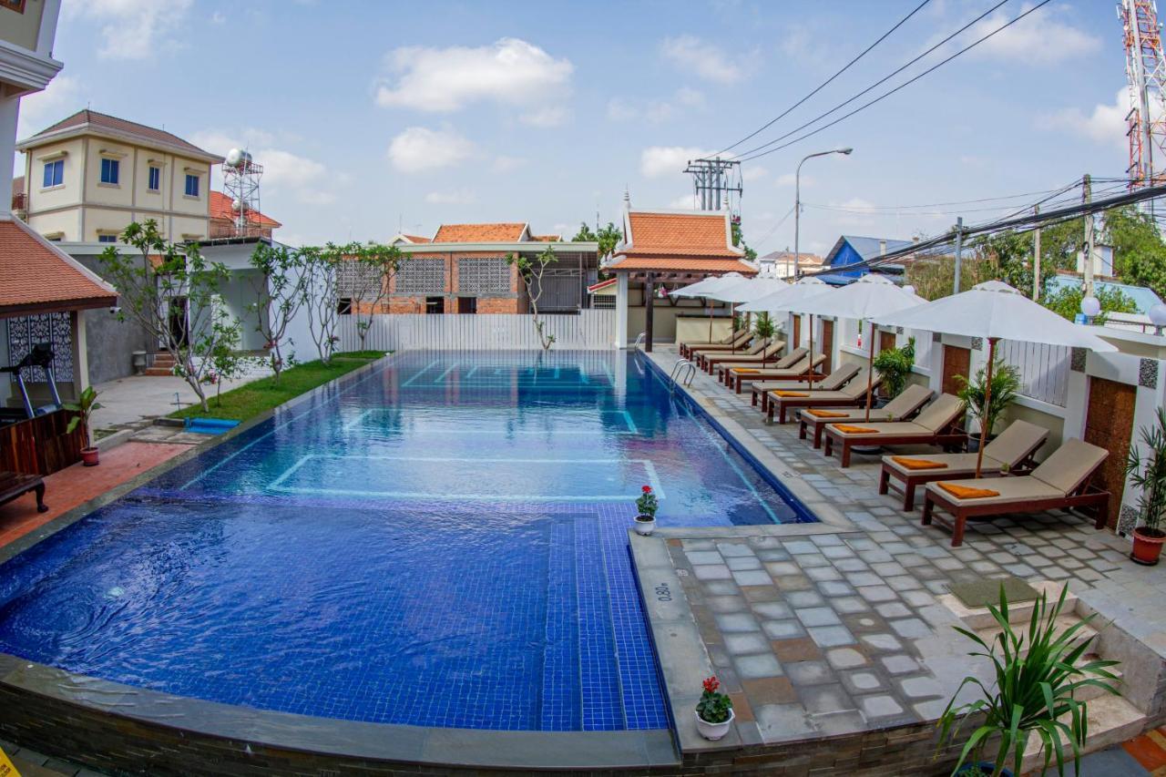Kampong Thom Palace Hotel Exterior photo