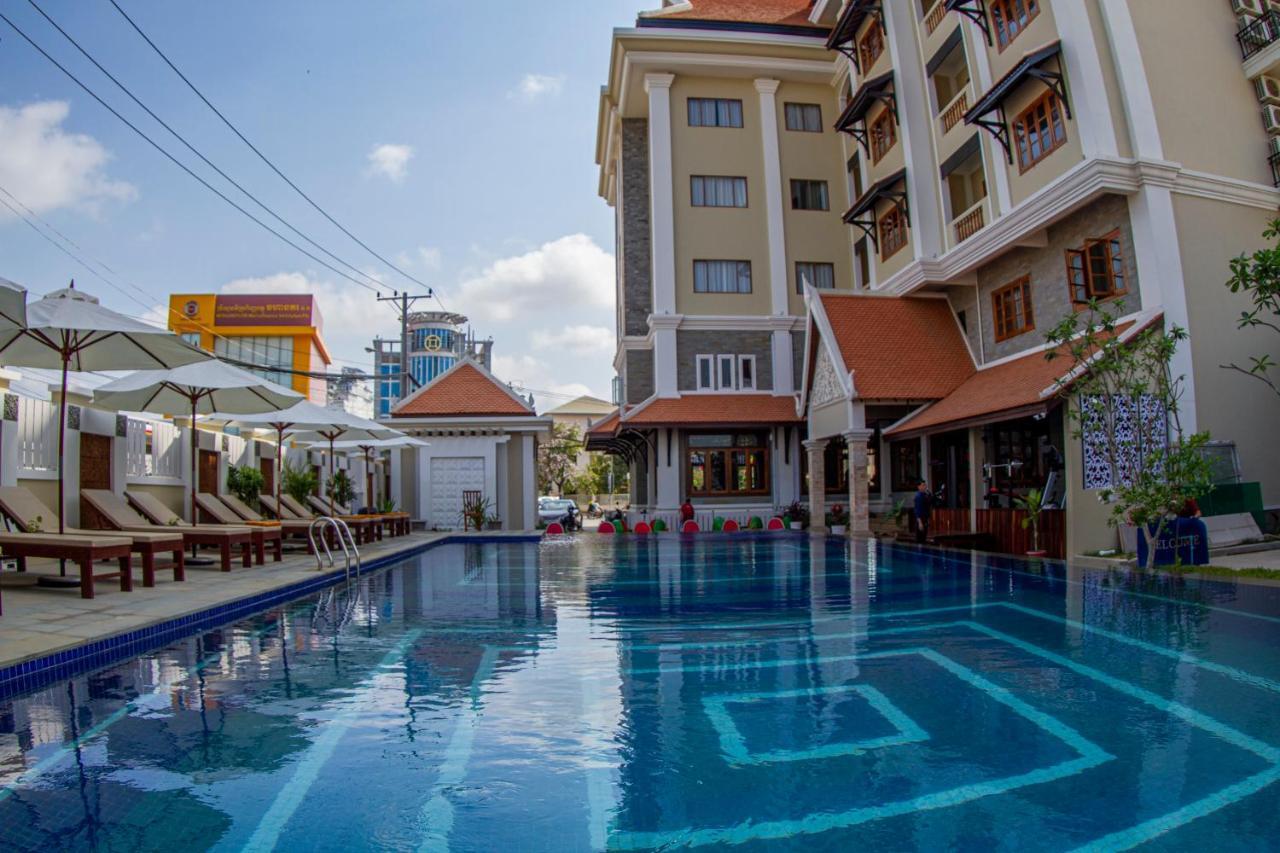 Kampong Thom Palace Hotel Exterior photo
